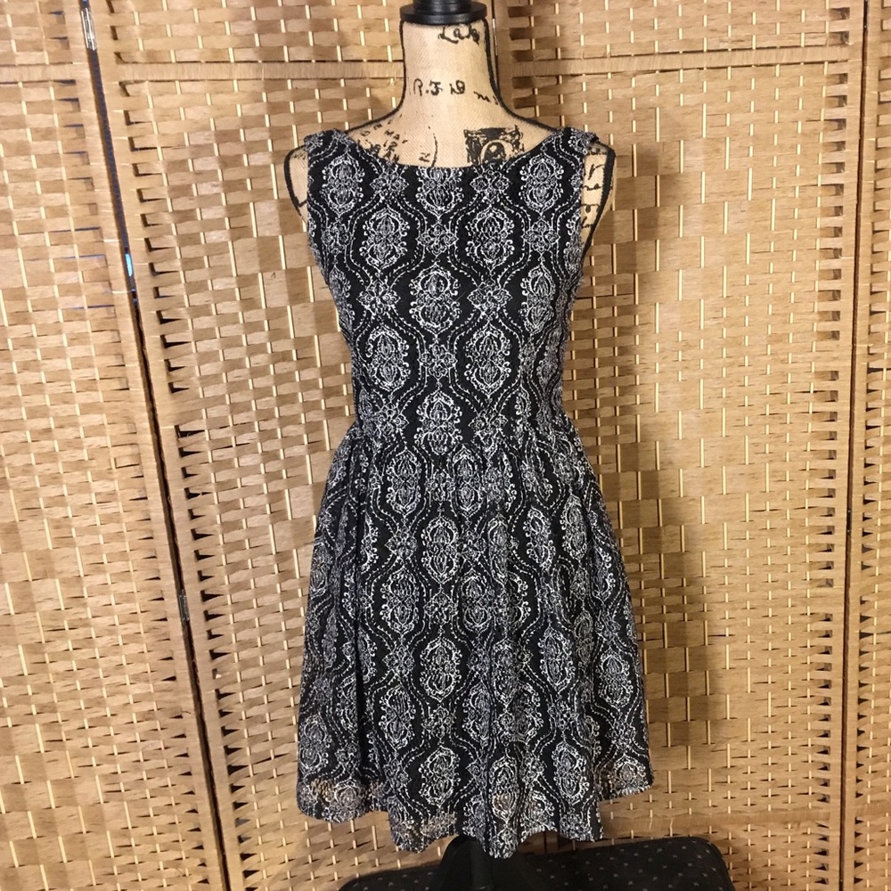 Xhiliration sleeveless dress